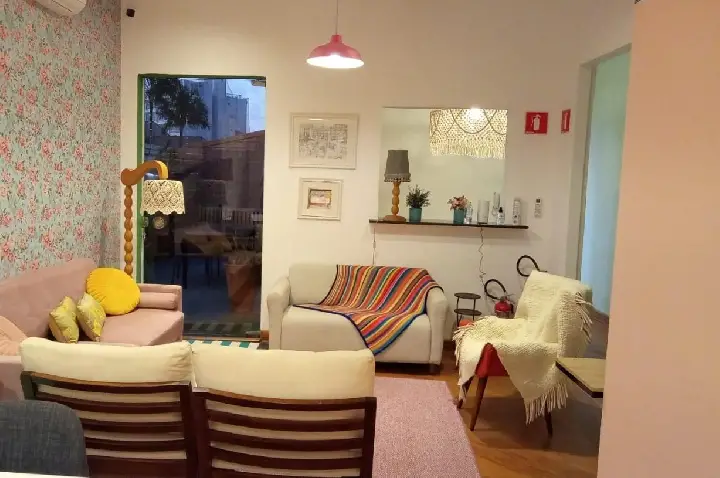 Ação solidária oferece kits gratuitos para voluntários interessados em confeccionar peças de inverno, que serão doadas à ONG 