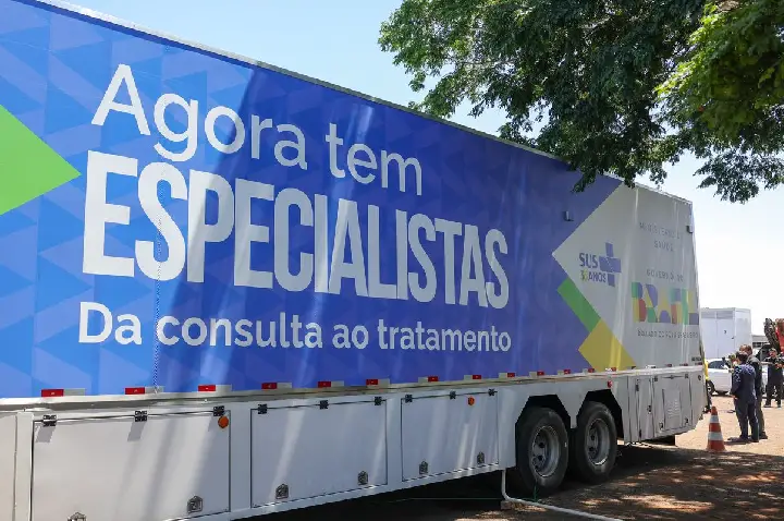 Agora Tem Especialistas lança em Manguinhos carreta de saúde da mulher