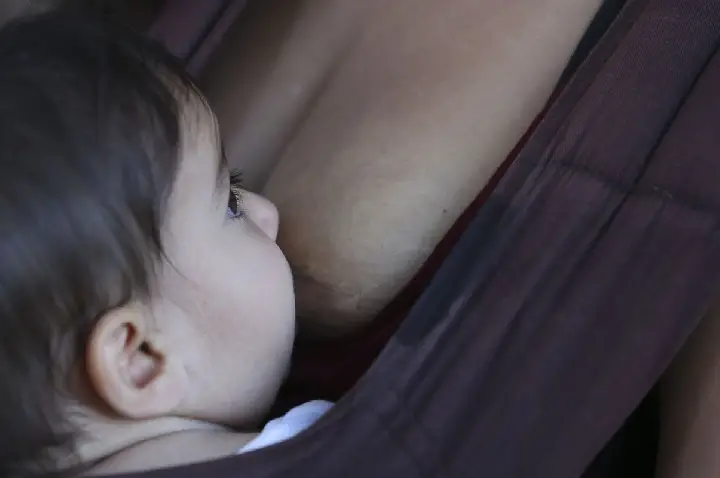 Amamentação reduz risco de doença cardíaca na mãe
