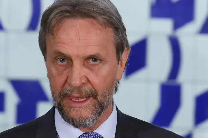 Após AVC isquêmico, líder do PT na Câmara continua internado
