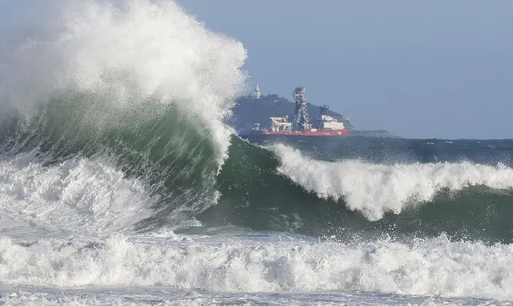 Bombeiros do RJ realizaram mais de 8 mil salvamentos no mar em 2026
