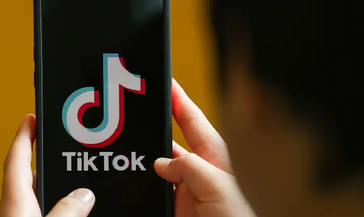 Brasil multa TikTok em R$ 153,7 mi por falhas em dados de adolescentes