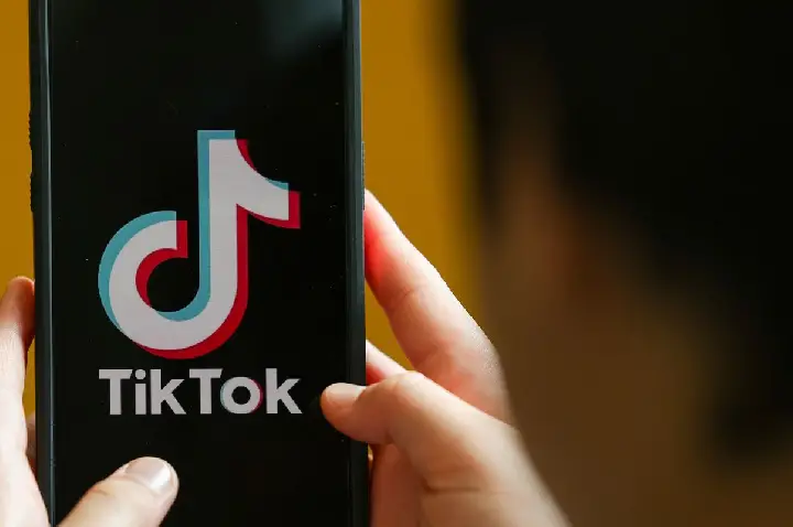 Brasil multa TikTok em R$ 153,7 mi por falhas em dados de adolescentes