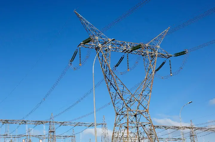 Consumidores poderão escolher fornecedores de energia a partir de 2027