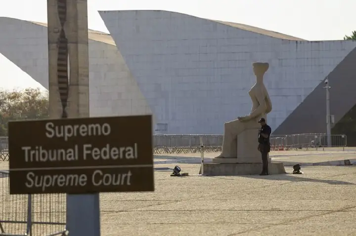 Defesa de Bolsonaro entra com novo recurso no STF contra condenação 