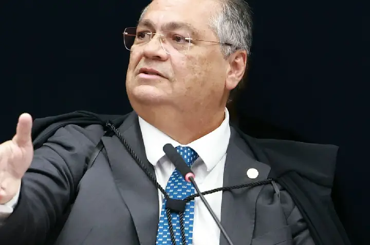 Dino nega pedido de soltura de Deolane Bezerra