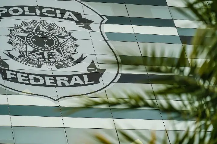 Em manifestação escrita, Flávio Bolsonaro nega ter caluniado Lula
