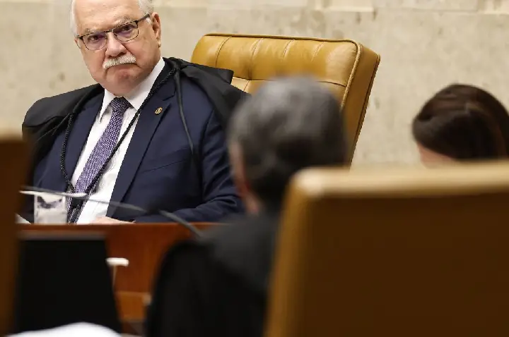 Fachin desmarca julgamento sobre atuação de Mendonça no caso Master