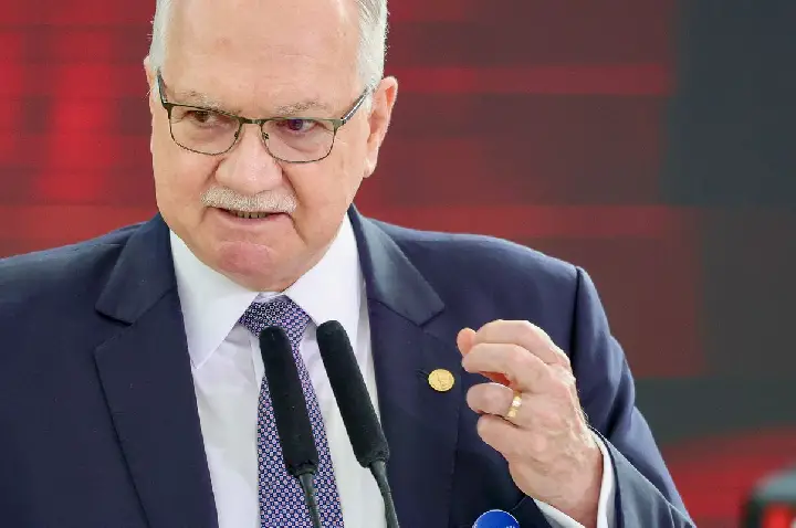 Fachin repudia fala de Milei contra Moraes e reafirma autonomia do STF