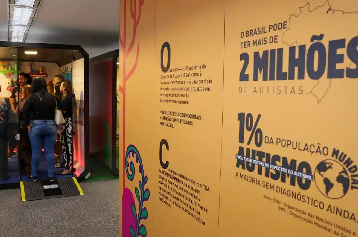 Governador do Rio sanciona lei que cria o serviço Disque Autismo 
