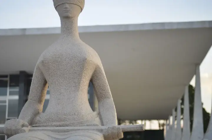 Juízes pedem adiamento de decisão que limitou penduricalhos 