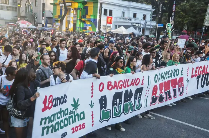 Marcha em São Paulo pede legalização da maconha 