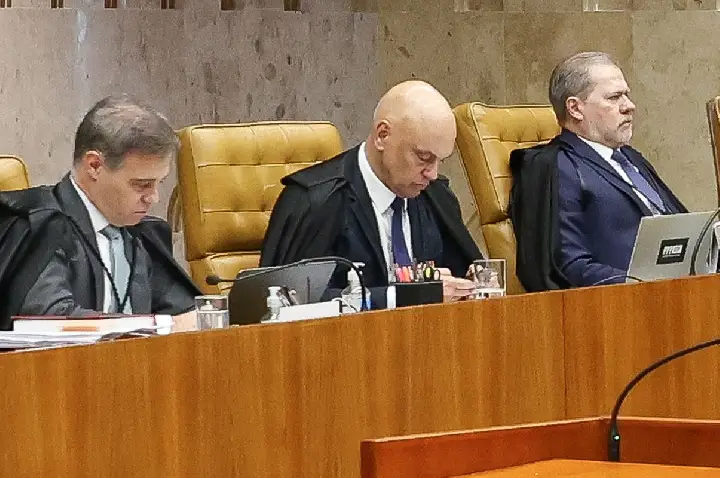 Mendonça acusa Moraes de direcionar investigação no STF