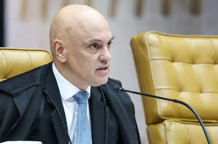 Moraes dá 48 horas para Bolsonaro informar se autorizou vídeo com IA