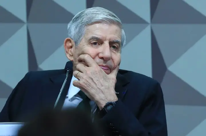 Moraes pede comprovação do histórico clínico de Augusto Heleno