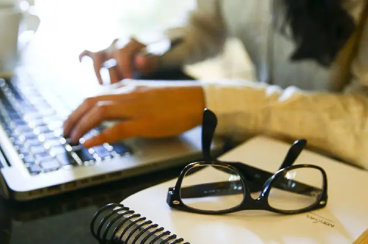 Mulheres são maioria no setor de seguros, mas minoria na liderança