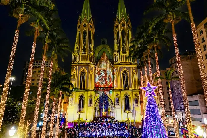 Natal Iluminado espalha luzes por toda a cidade