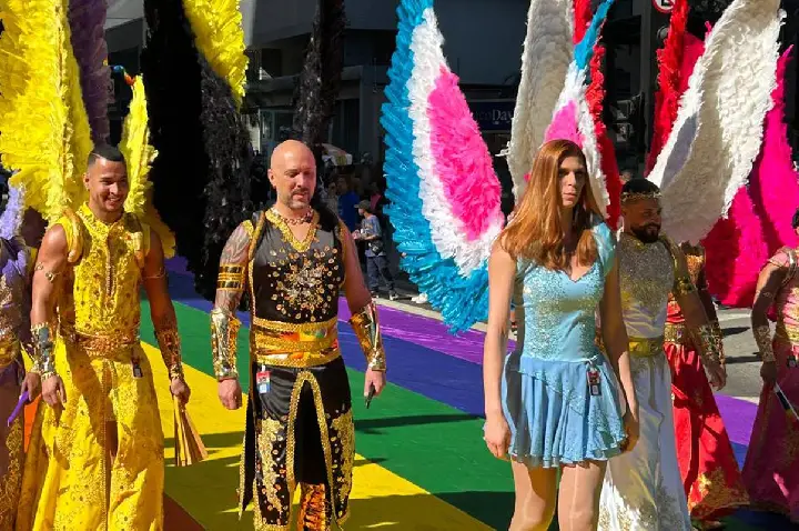 Parada do Orgulho LGBT+ leva à Avenida Paulista imensa urna