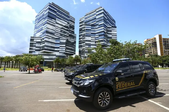 PF quer investigar entrada de ex-assessor de Bolsonaro nos EUA