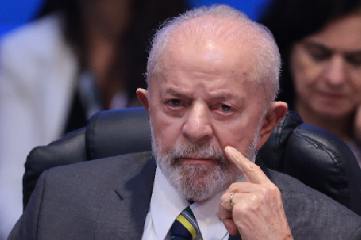PT se desespera com subida de Flávio e avalia mais aparições públicas de Lula