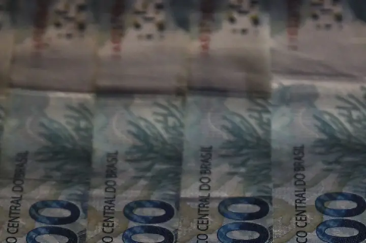 Redução de impostos e equilíbrio fiscal são prioridades, aponta CNI