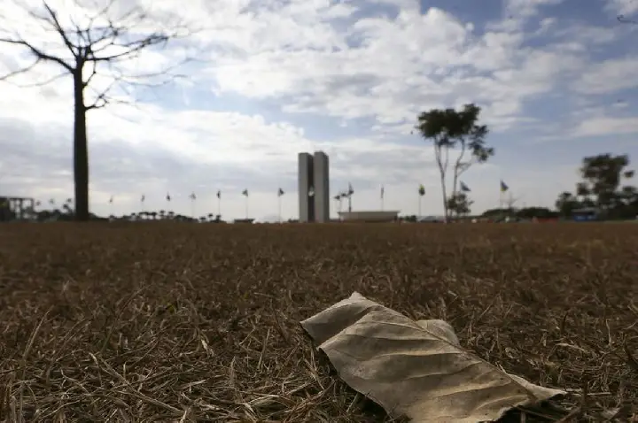 Região Sul tem risco de temporal e granizo; outras regiões têm calor