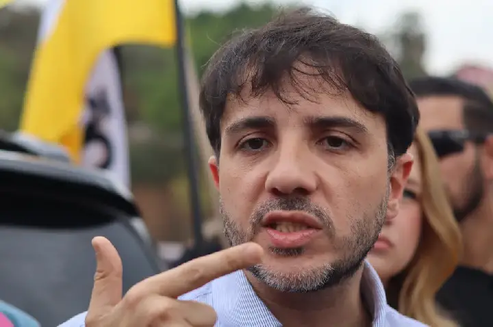 Renan Santos rejeita ato com Flávio Bolsonaro contra Alexandre de Moraes e anuncia manifestações pelo país