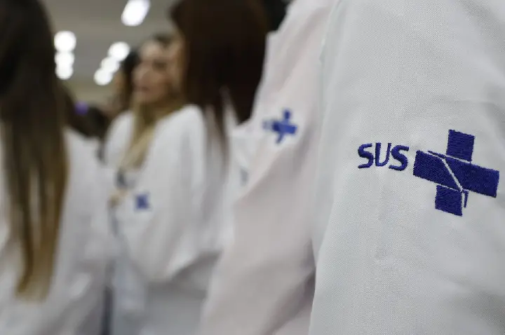 Saúde estende atuação de 676 médicos especialistas no SUS