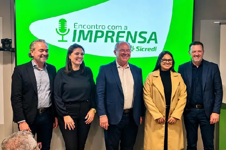 SICREDI aborda a história da Cooperativa e seus impactos na sociedade