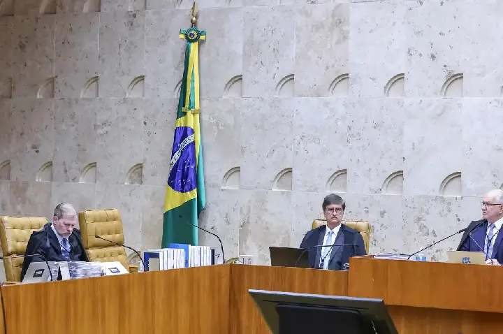 STF retoma julgamento sobre pagamento de penduricalhos 