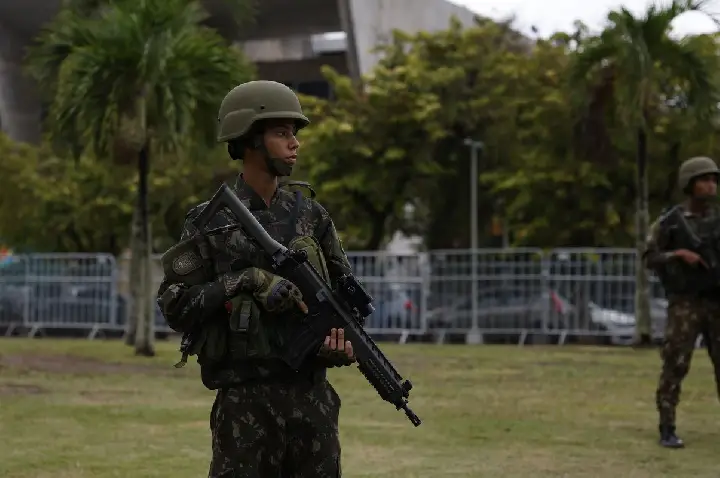 Tropas militares vão reforçar locais de votação no Rio de Janeiro