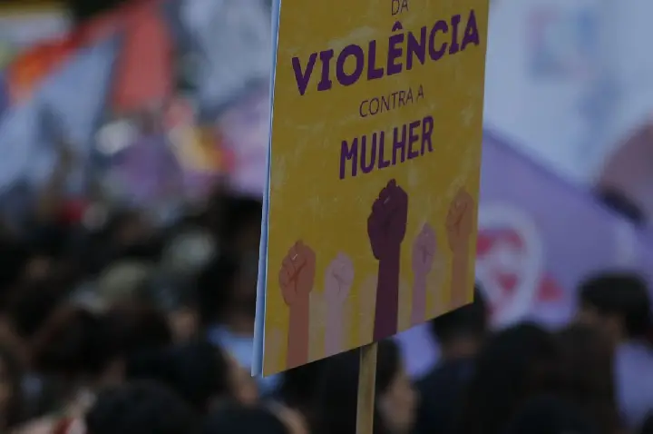 Violência contra a mulher: 7,5 mil agentes serão capacitados