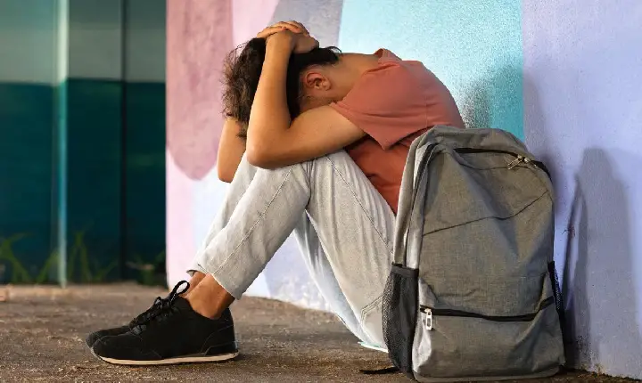 Violência entre jovens reacende debate sobre educação emocional de meninos
