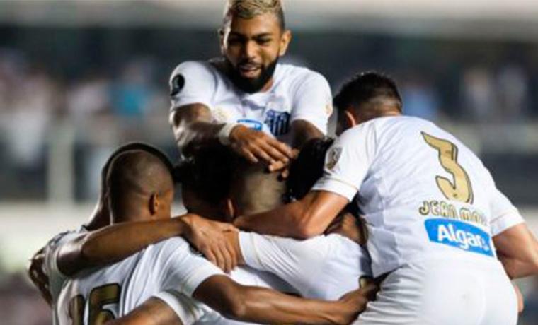 Embalado, Santos derrota Estudiantes e segue na liderança do Grupo F da Libertadores