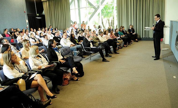 Poupatempo faz encontro de mobilização para discutir melhores práticas da Campanha do Agasalho