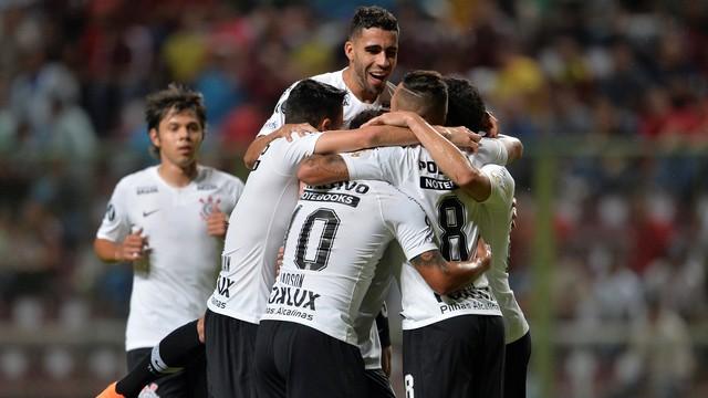 De goleada, Corinthians garante classificação para as oitavas em cima do Deportivo Lara