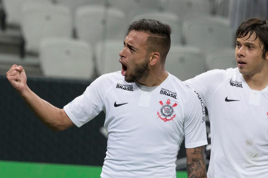 Com superioridade, Corinthians vence Vitória e se classifica para as quartas da Copa do Brasil