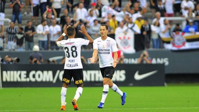 Em clássico de dia das mães, Corinthians vence Palmeiras e quebra invencibilidade do rival