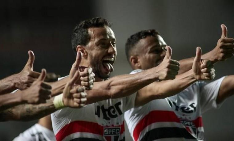 Nenê dá show e tricolor se mantém invicto no Brasileiro