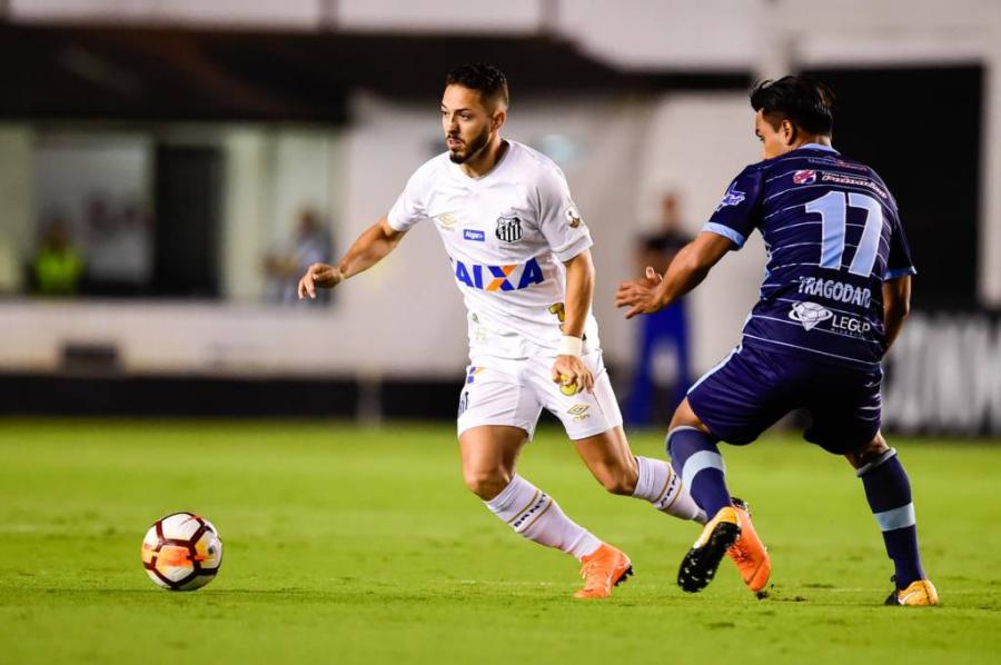 Santos joga mal, mas passa em 1° na Libertadores