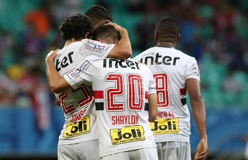 São Paulo arranca empate do Bahia, mas segue sem vencer fora de casa