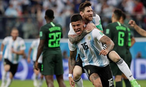 Deu tango: Rojo marca aos 40 do segundo tempo e classifica a Argentina para as oitavas
