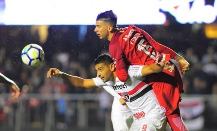 Com poucas oportunidades, São Paulo e Inter empatam e deixam de lutar pela liderança