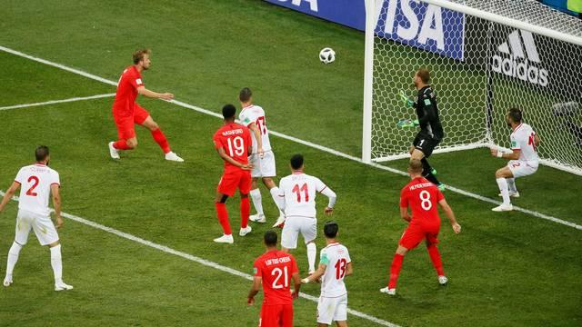 Kane define e Inglaterra vence nos acréscimos