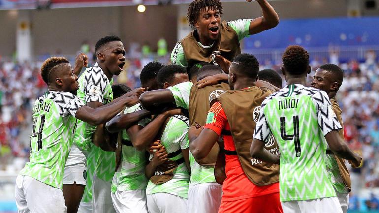Nigéria vence Islândia e alivia (um pouco) a barra dos argentinos na Copa