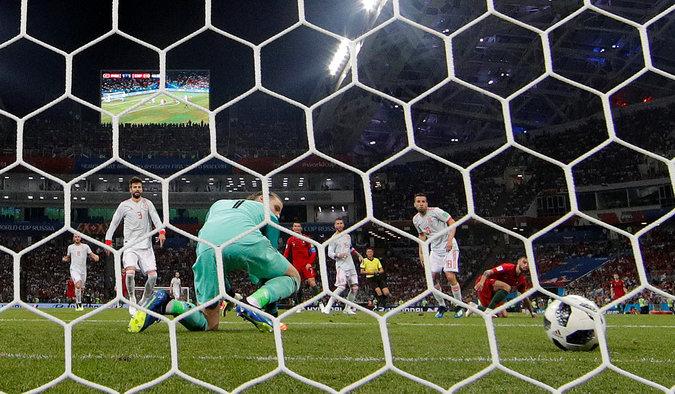 No primeiro grande clássico europeu da Copa, Portugal e Espanha empatam em jogo de muitos gols