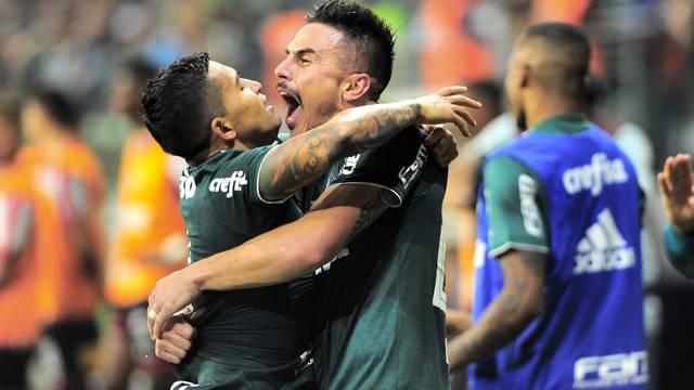 Palmeiras vence São Paulo e alivia a pressão sobre a equipe