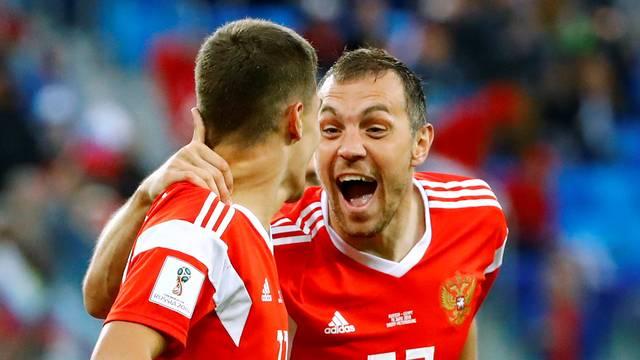 Rússia dá show, vence Egito e praticamente garante a classificação às oitavas