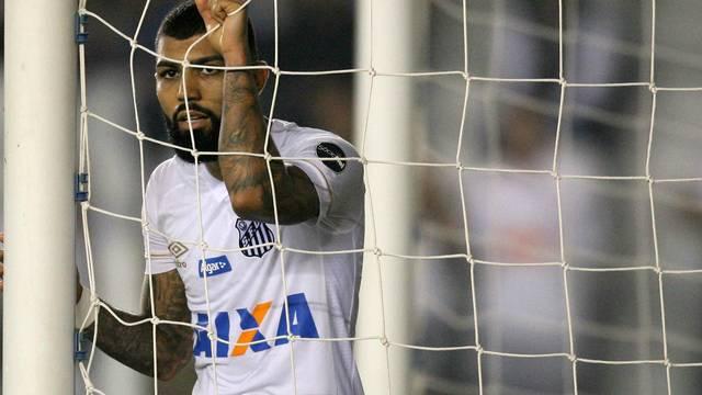 Santos é dominado pelo Internacional em casa e continua com situação complicada na tabela