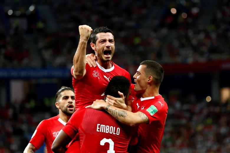 Suíça empata com a Costa Rica e passa junto com o Brasil para o mata-mata